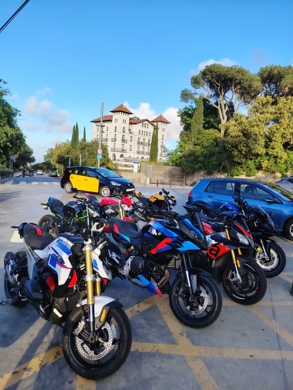Moto en la ruta Vallirana - Tibidabo